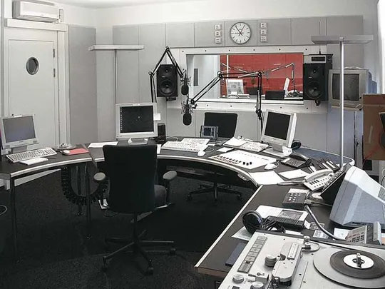 Regionalstudio SR DRS Studio Basel: Ausbau des Regie- und Aufnahmestudios in zweischaliger, getrennter Bauweise, mit integrierten Akustik-Türen